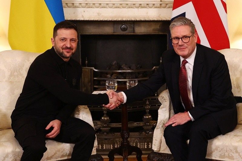 Ukraine's Zelensky gets warm welcome from UK's Starmer