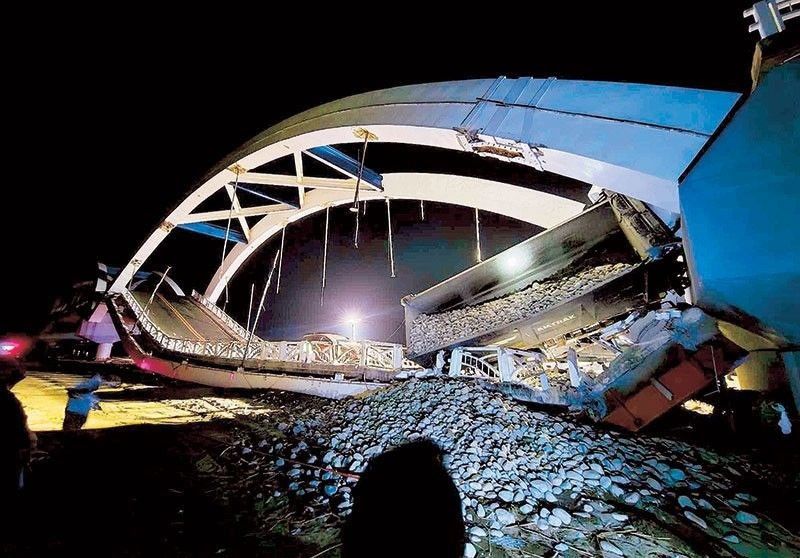 Chiz: Let DPWH lead probe on bridge collapse