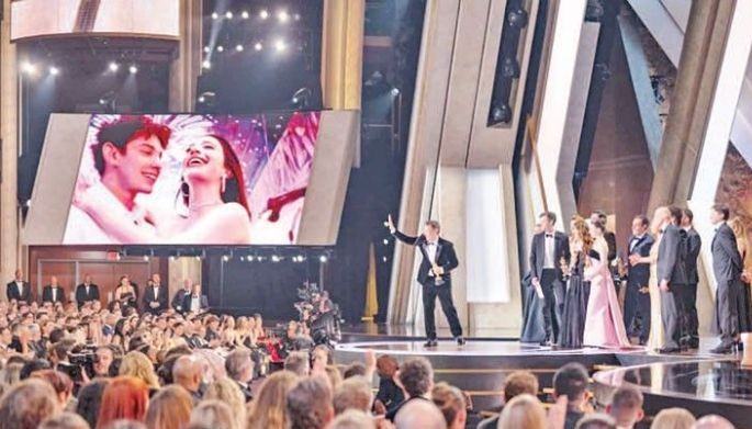'Not just props that eat': Extras seek recognition at their own 'Oscars'