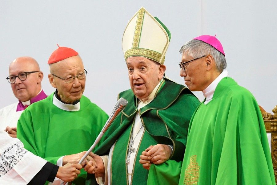 Pope Francis responding well to pneumonia treatment, Vatican says