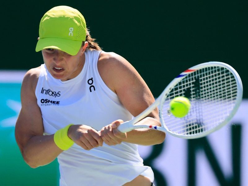 Swiatek, Medvedev sprint into Indian Wells fourth round
