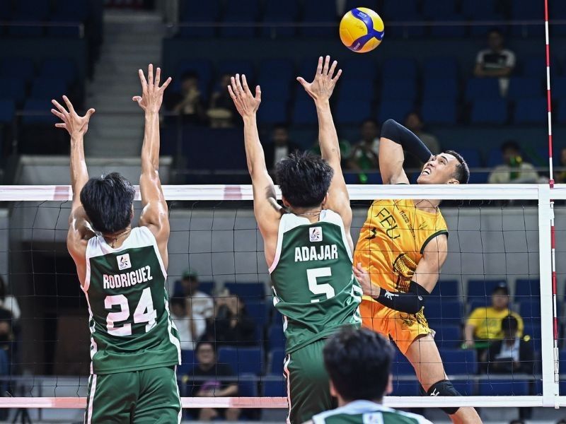 Tamaraws ram into Green Spikers to sweep first round