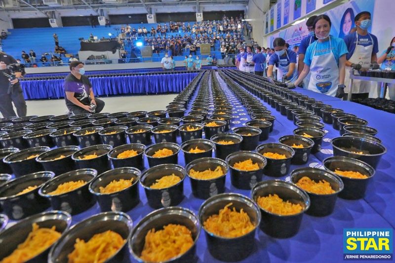Malabon LGU, nasungkit Guinness World Record na ‘Longest Line of Bowls of Noodles’