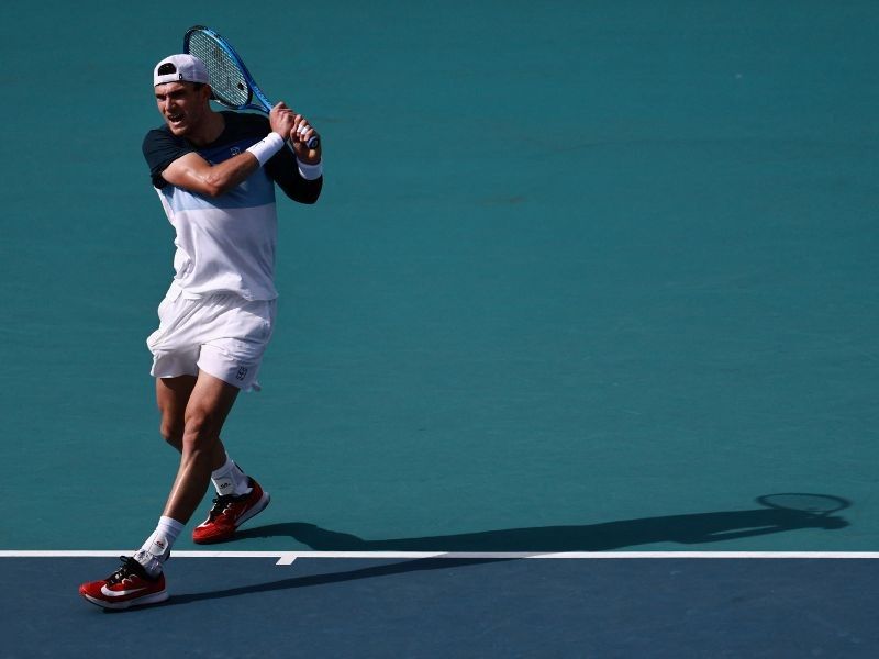 Draper back down to earth, Zverev advances, in Miami