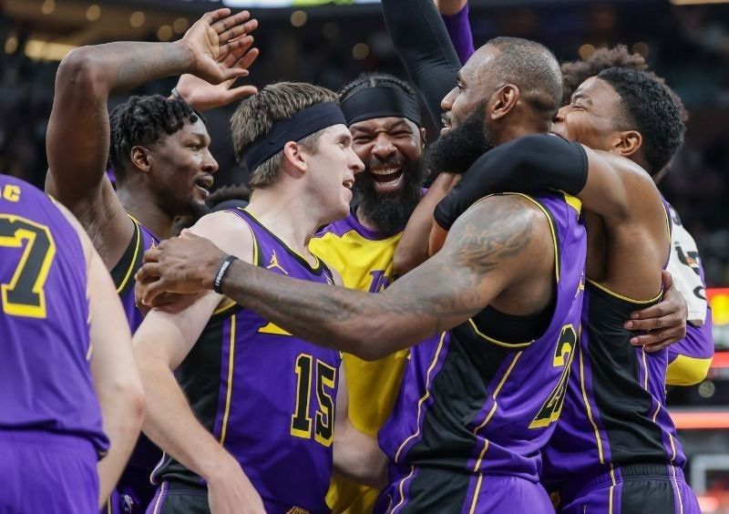 Lebron tip-in saves Lakers