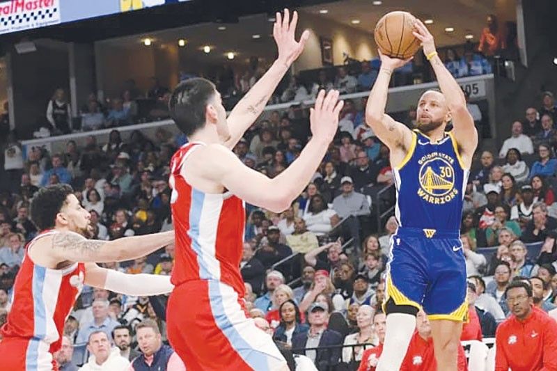 12 tres isinalpak ni Curry