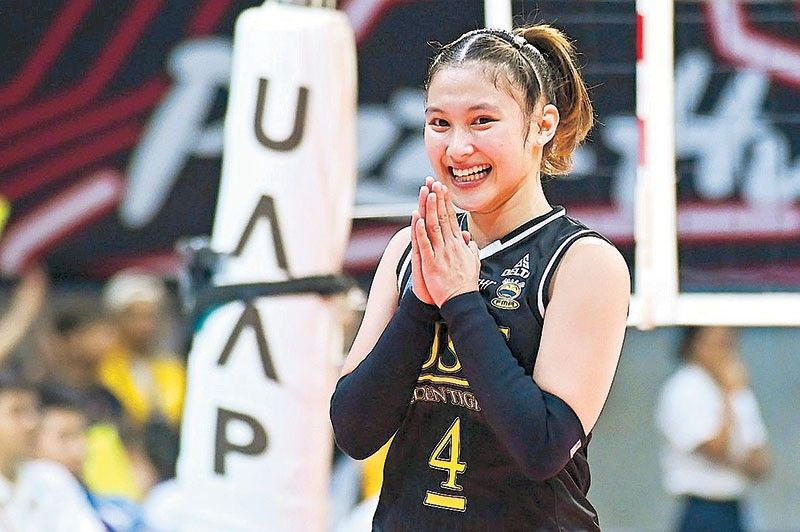 UST, La Salle march on
