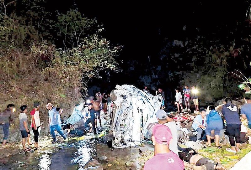 5 dead, 9 hurt as tourist van falls into Mt. Province ravine
