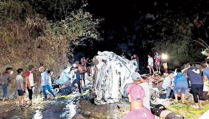 5 dead, 9 hurt as tourist van falls into Mt. Province ravine