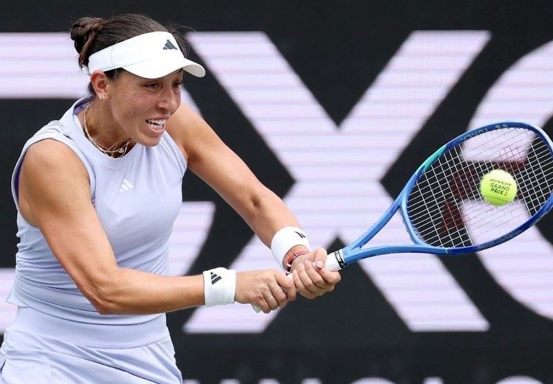 Pegula, Kenin book semis berths