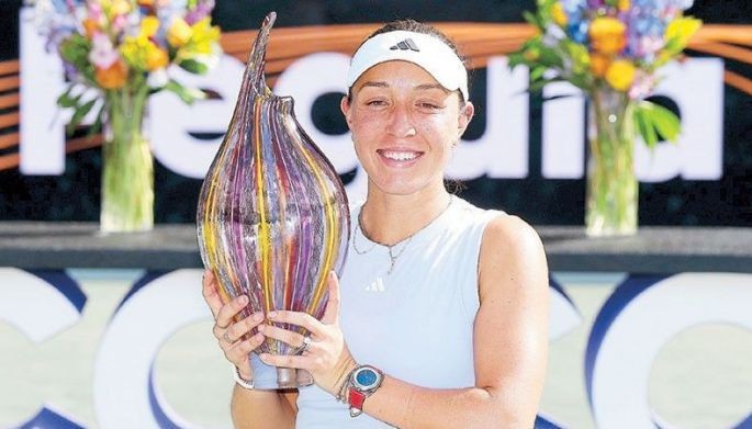 Pegula pounds Kenin&rsquo;s meltdown