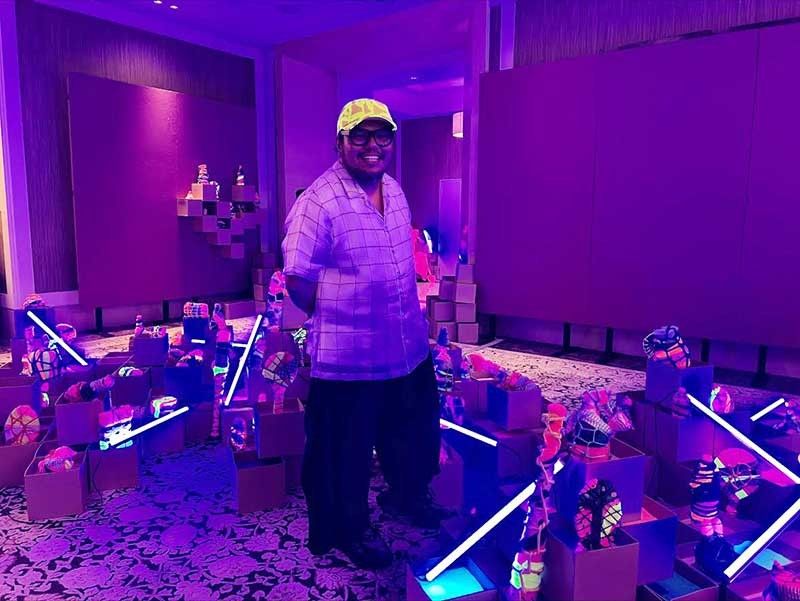 Pinoy artist Kulay Labitigan, nilahad ang kuwento ng filipino overseas sa isang art exhibit