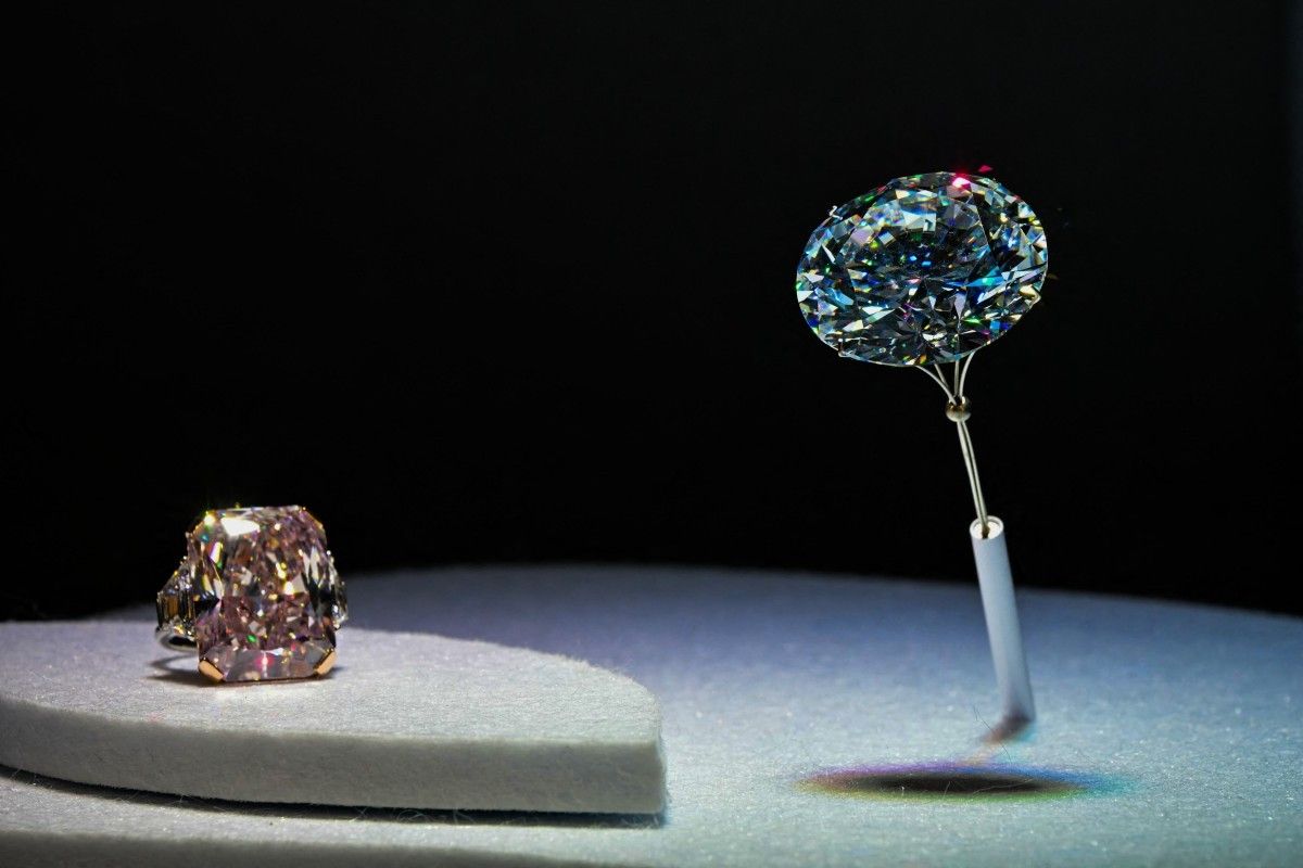 Rare blue diamond fetches almost P1.2 billion at Geneva auction