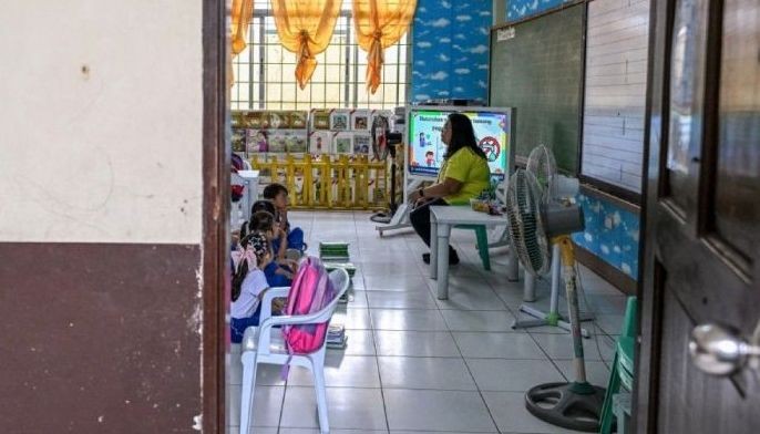 3 in 10 Filipinos struggle to comprehend what they read &mdash; but poverty deepens the problem