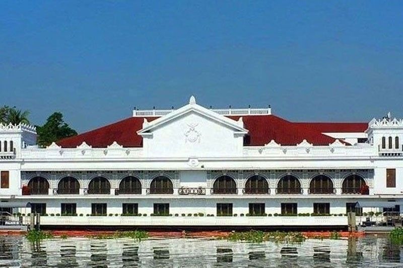 ‘Kulay itim’ na ads bagay sa Duterte admin - Palasyo