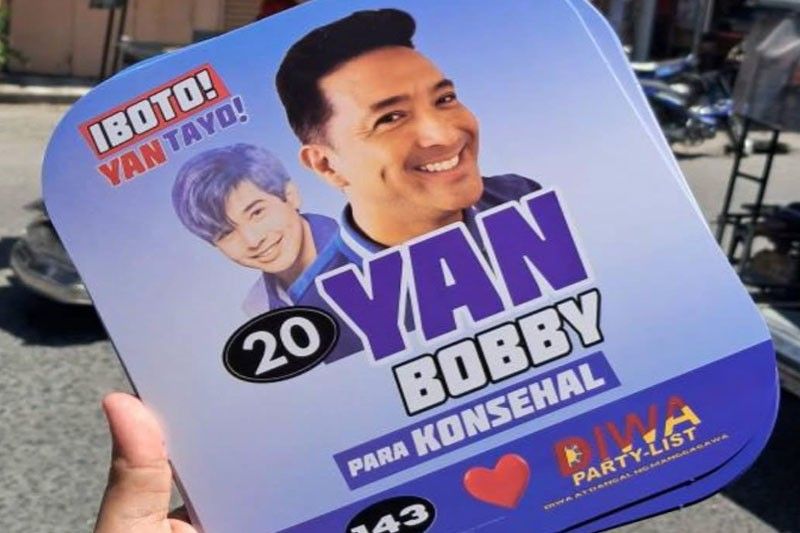 Fans ng namatay na aktor galit...Rico Yan, ginagamit sa kampanya!