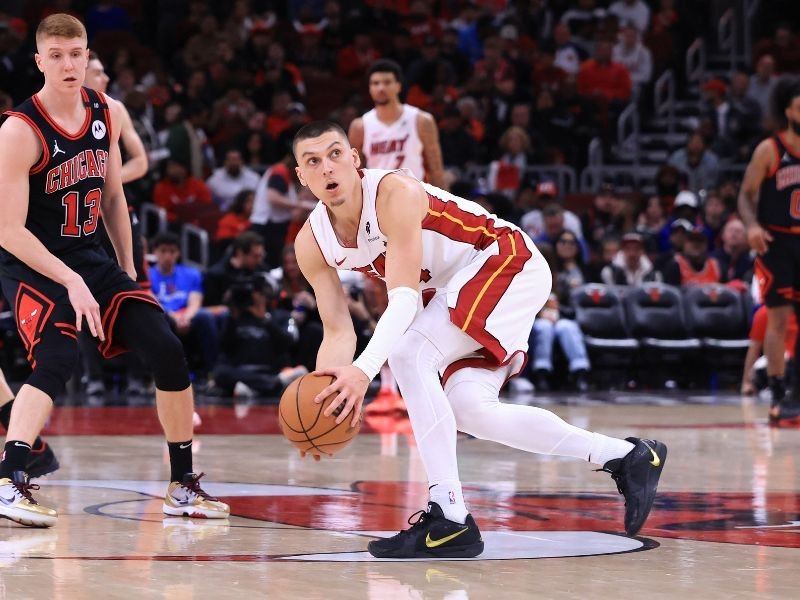Heat scorch Bulls to keep playoff dream alive