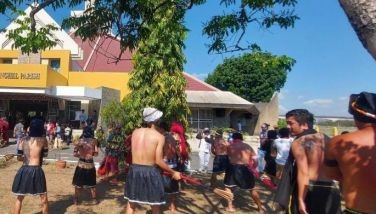 WATCH: Pampanga residents practice penitence
