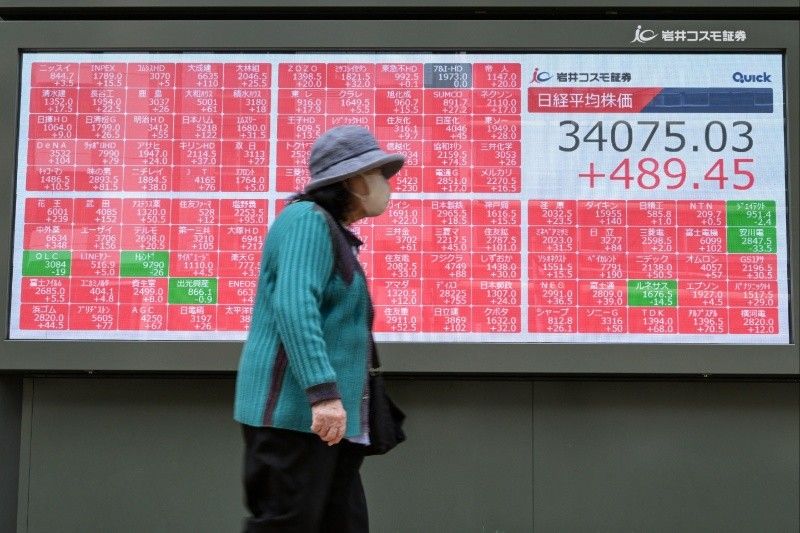 Asian markets mixed as traders track tariff talks