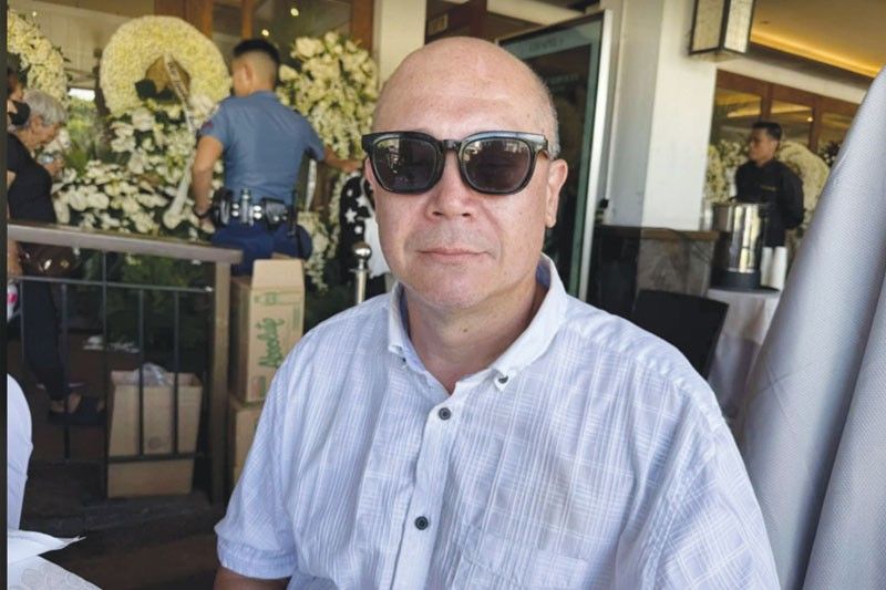 John Rendez, panay ang bulong sa kabaong ni Ate Guy!