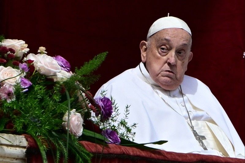Pope wishes 'Happy Easter' to faithful in appearance at St Peter's Square |  Philstar.com