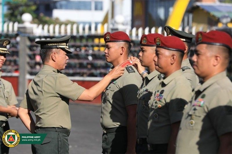 10 sundalo ng Philippine Army pinarangalan sa humanitarian mission sa Myanmar
