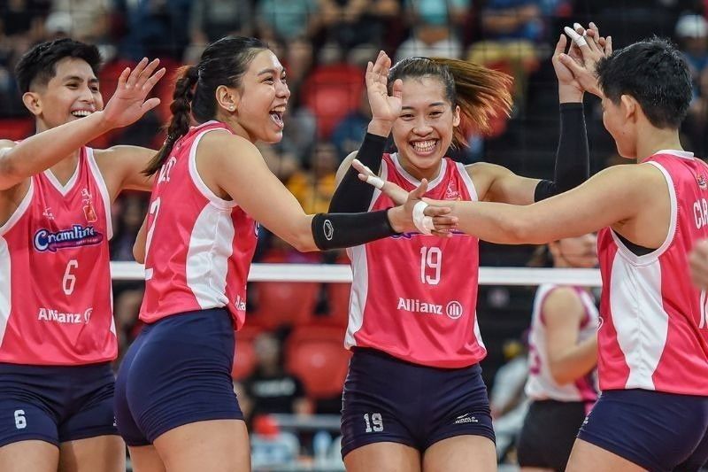 Creamline tatalunin ang Nakhon sa quarterfinals