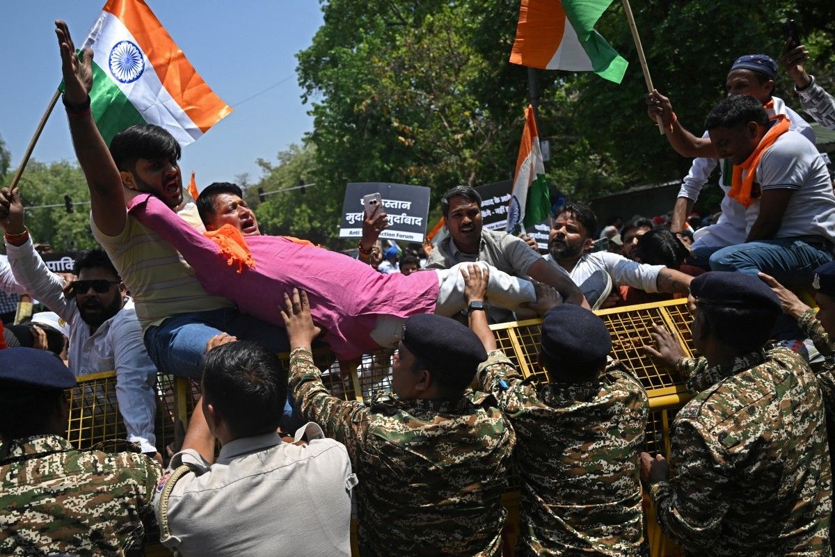 India PM vows to pursue Kashmir attackers to 'ends of the Earth'