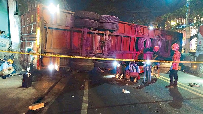 6-vehicle crash leaves 3 dead, 10 hurt in Marikina