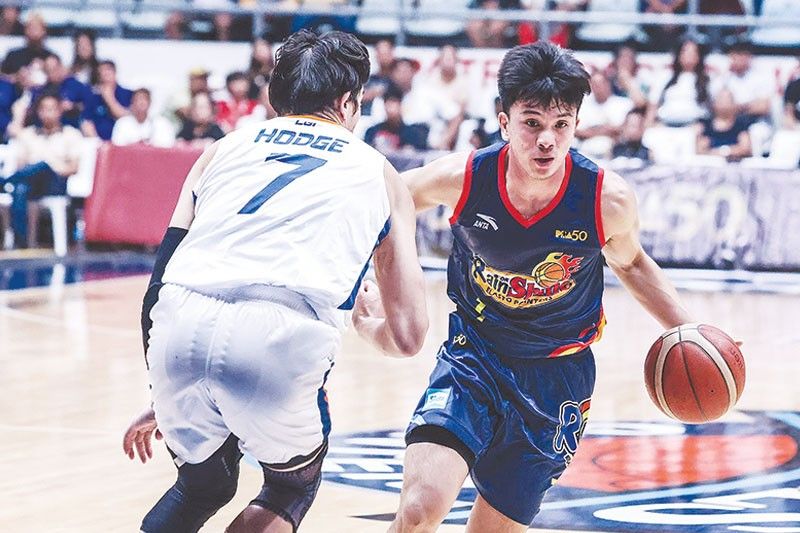 Bolts sinilat ng Elasto Painters