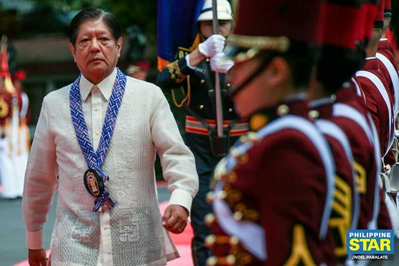 Magpapabago sa imahe ng PNP inaasahan ni Marcos sa PNPA new graduates