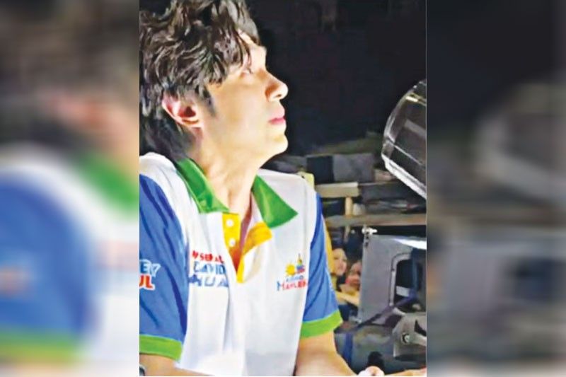 David Chua, naluha sa concert; Nangulila sa ina