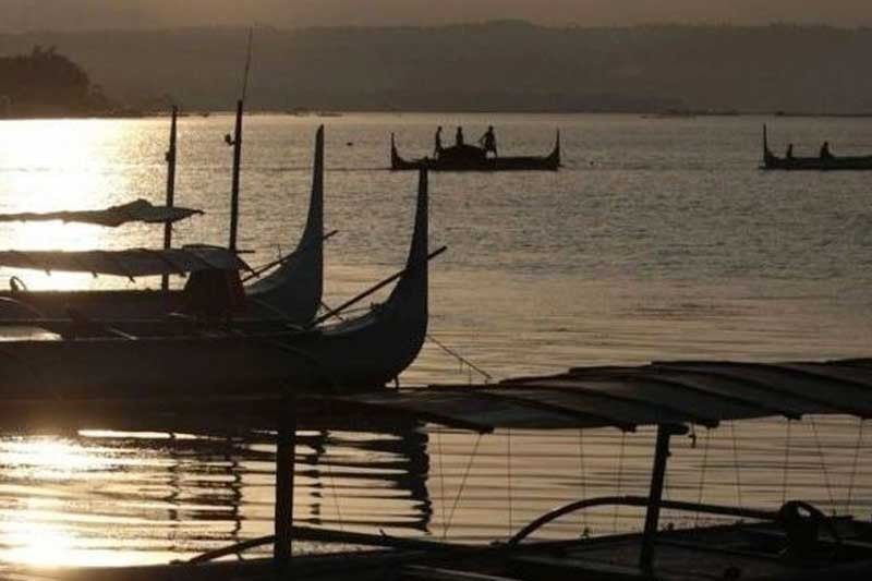 Bangka binangga ng patrol vessel: 2 todas!