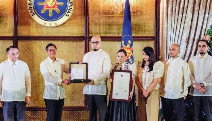 Nora Aunor, 3 others get medals of merit