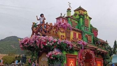 WATCH: Hong Kong Disneyland's new parade