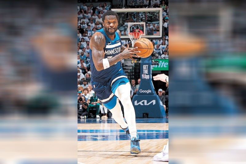 Timberwolves crush Curry-less Warriors, level series at 1-1
