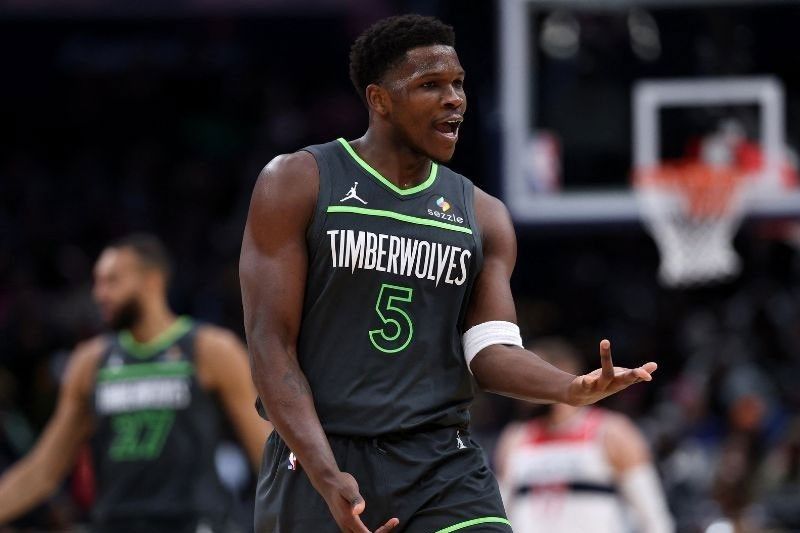 Wolves seize control; Celtics strike back