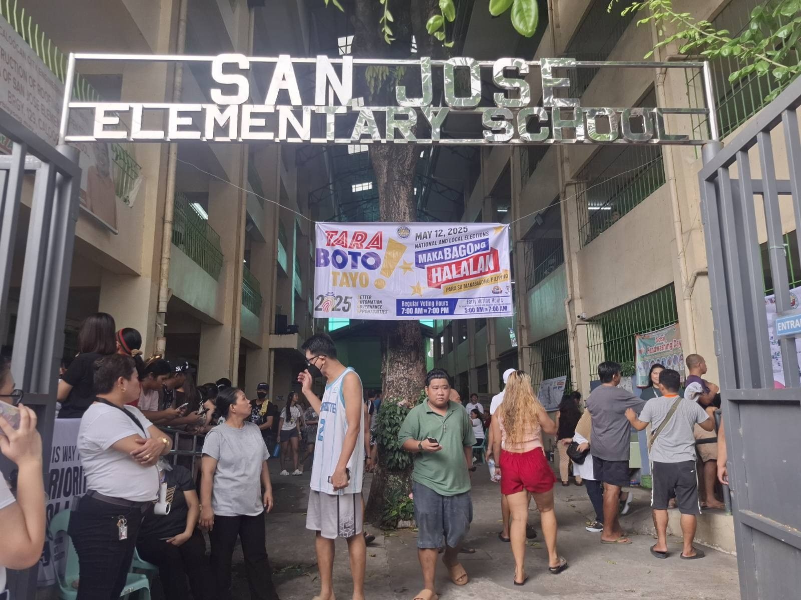 Sample ballots distributed near Caloocan polling site