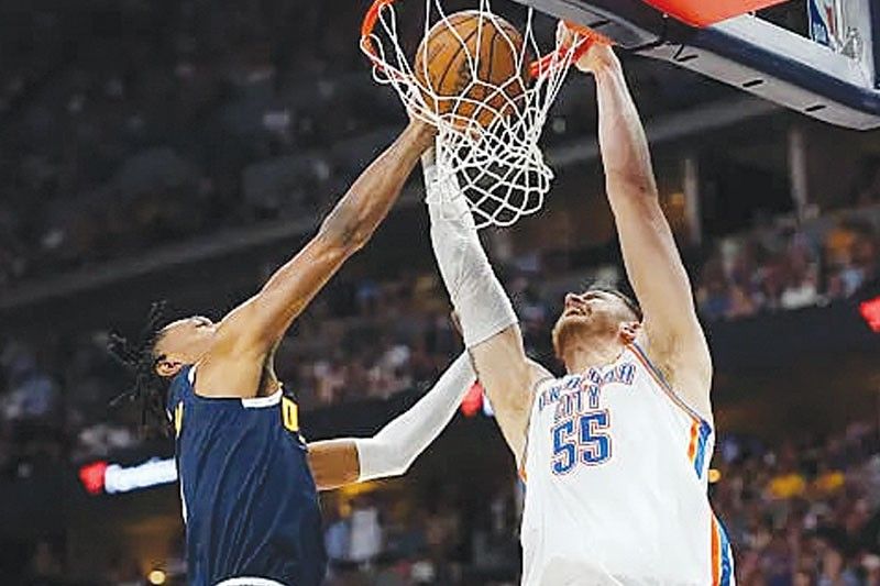Thunder dumikit sa Nuggets
