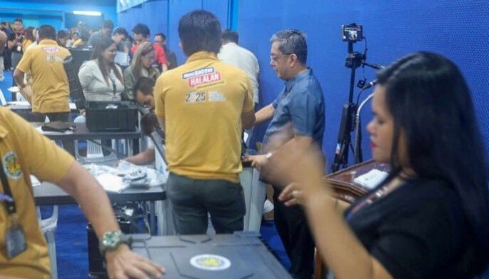 Commission on Elections (Comelec) Chairman George Erwin Garcia inspects the final testing and sealing of automated counting machines (ACMs) at the Palacio del Gobernador in Intramuros, Manila on May 8, 2025, followed by the Manila Press weekly conference, where he outlined Comelec&acirc;s final preparations. 