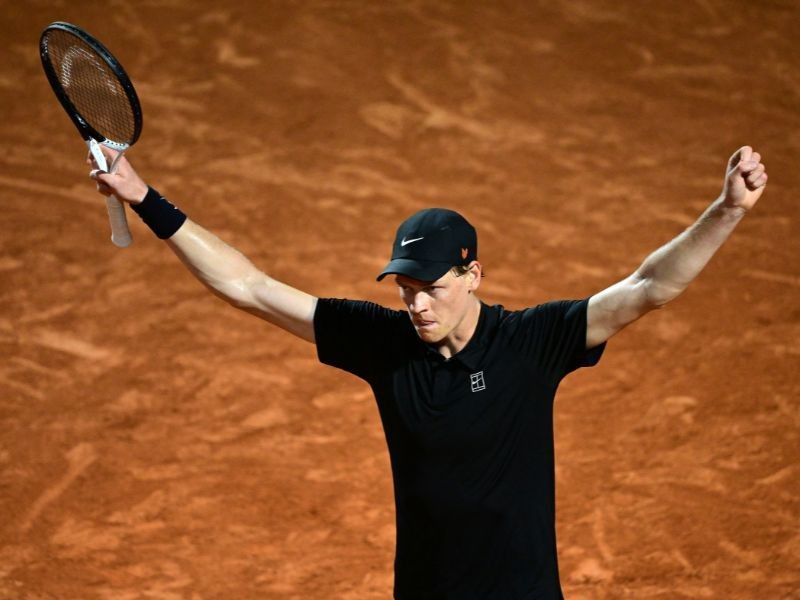 Sinner moves through gears to reach Italian Open quarters