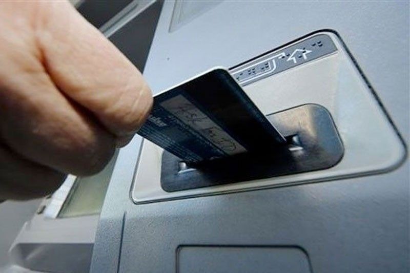 Kelot binenta ATM card sa online, tiklo