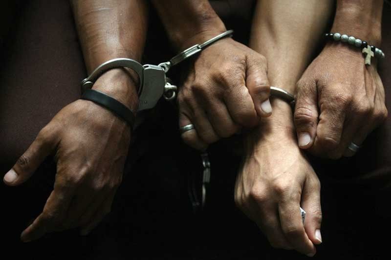15 ilegal na pagawaan ng baril ni-raid, 8 arestado
