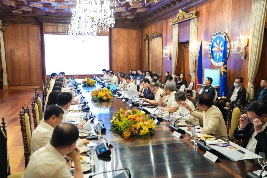 All eyes on the Cabinet: Who must resign under Marcosâ order?