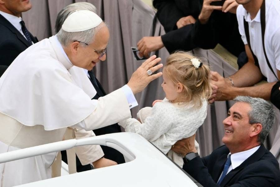 Pope Leo takes message of dialogue, unity to the Curia