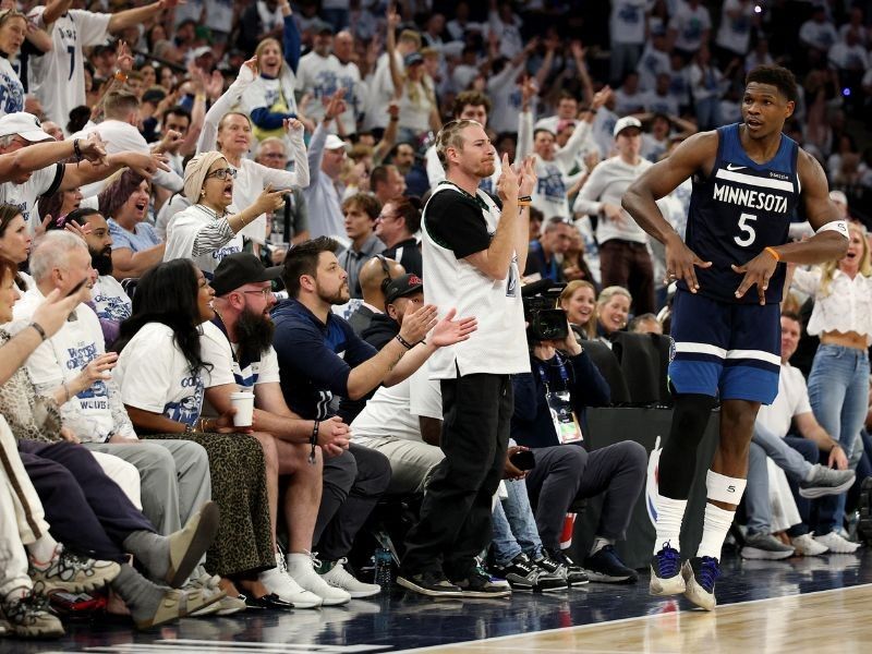 Timberwolves silence Thunder to tighten NBA playoff series