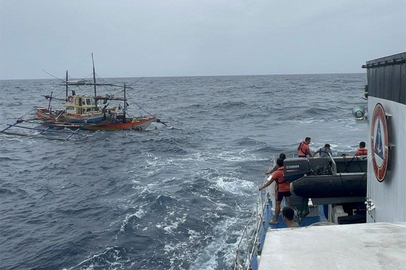 PCG rescues 8 fishing boat crewmen in Zambales