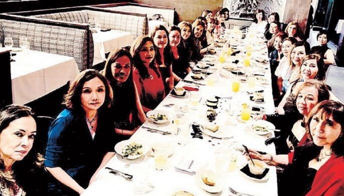 Amigas get together