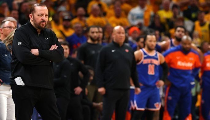 Knicks coach sinibak