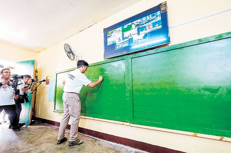 Marcos leads nationwide Brigada Eskwela kickoff